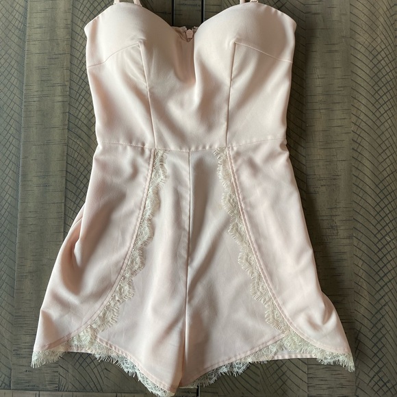 NWOT Bebe romper, size 4. Removeable straps - Picture 3 of 4